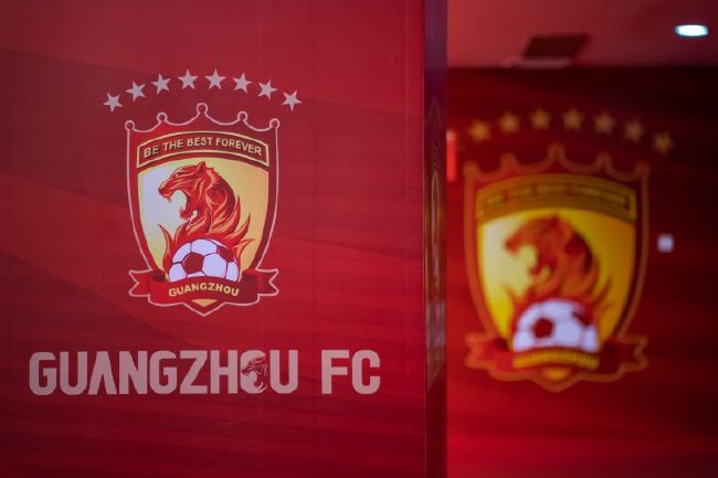 李琼母亲的新男友二剧情介绍